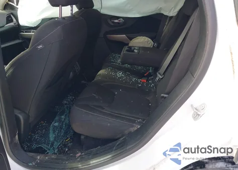 2017 Jeep Cherokee Latitude 4X4 z USA, uszkodzony, nr VIN 1C4PJMCS4HW614669